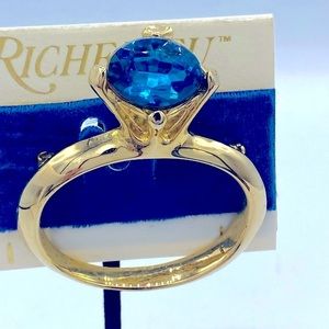 Vintage Richelieu Large Gold Tone Ring Brooch/Pin With Blue Glass Center
